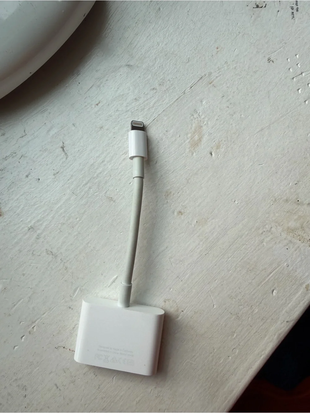 Apple Lightning to HDMI Adapter with Pass-Through Charging - White